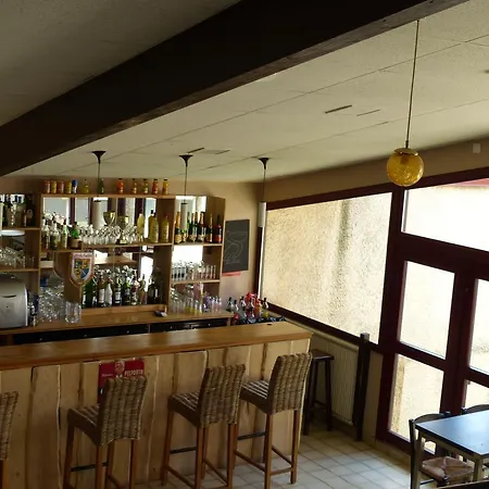 Les Aveilles 2* La Motte-dʼAveillans